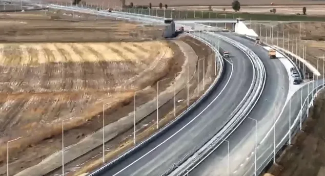Lucrările pe lotul 2 al Autostrăzii Bacău–Pașcani au ajuns la 60%. Circulația ar putea fi deschisă până la sfârșitul anului - Actualitatea Vranceana