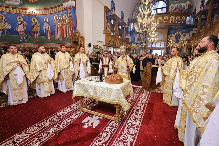 FOTO Prinos de cinstire adus Sfintei Cuvioase Parascheva la Buzău și Focșani