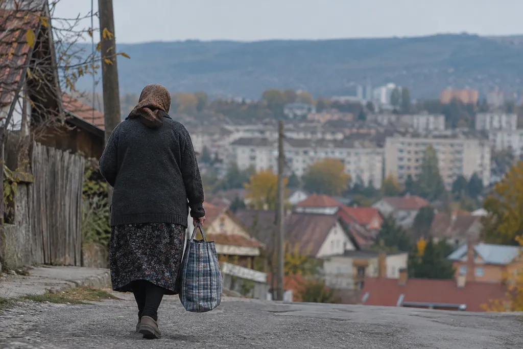 Vrancea face parte din regiunile dintre UE cu cele mai ridicate rate ale riscului de sărăcie și excluziune socială - Actualitatea Vranceana
