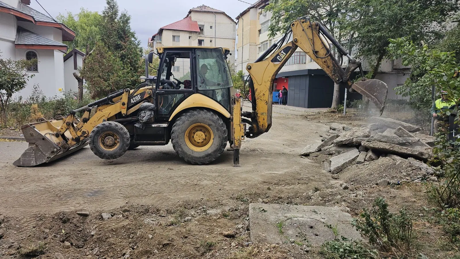 Au început lucrările de reabilitare a parcării de pe strada Constituției din Focșani - Actualitatea Vranceana
