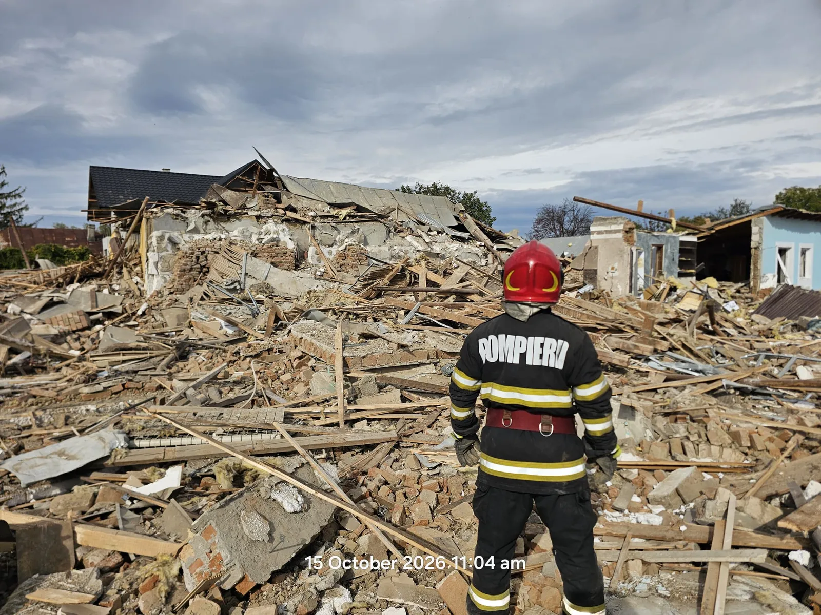 FOTO Zece case afectate în urma exploziei de la Sihlea. Trei imobile sunt distruse complet