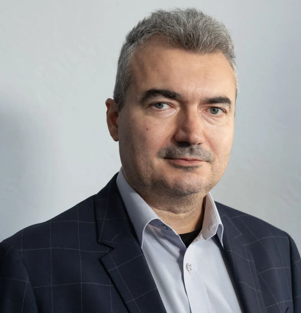 Comedia tristă de pe scena politică: N. Dan îl salvează iar pe Grindeanu și flutură sabia anticipatelor