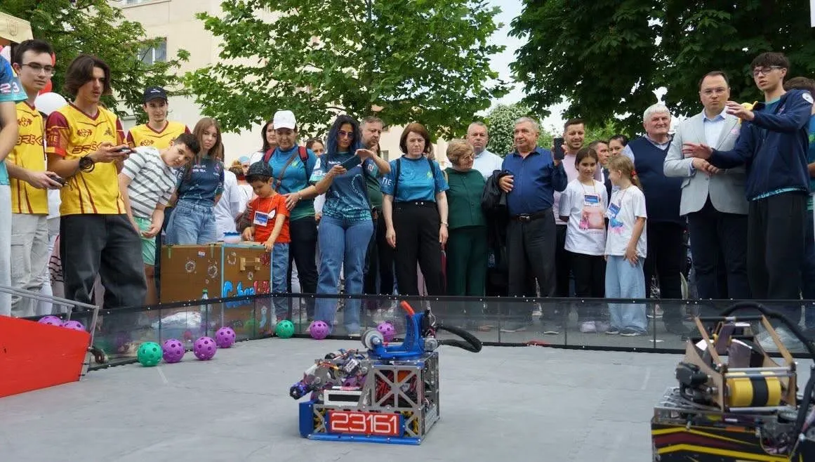 Două echipe de robotică din Focșani, selectate ca ambasadori într-un program internațional - Actualitatea Vranceana