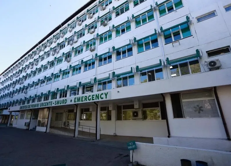 Femeie rănită într-un microbuz / Ea a căzut după ce șoferul a frânat brusc