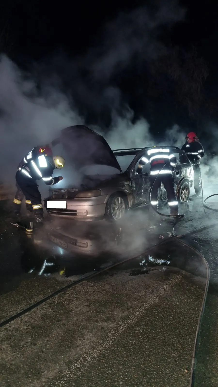 ULTIMA ORĂ Incendiu la o mașină, la ieșirea din Focșani